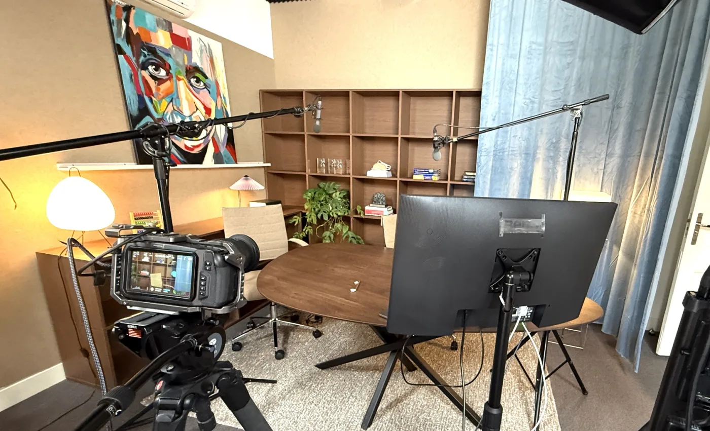 De podcast studio van Mr Suitcase
